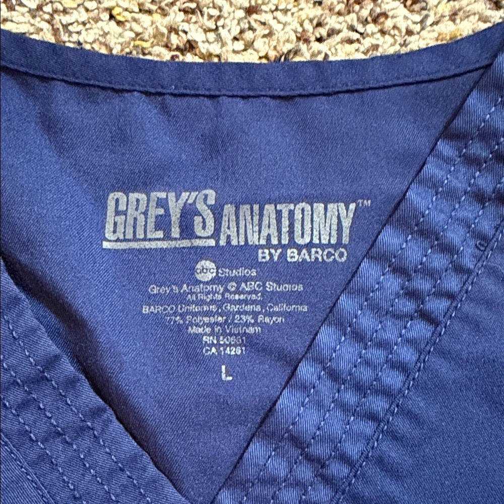 Women’s Large Grey's Anatomy Navy Scrub Top - Picture 3 of 3